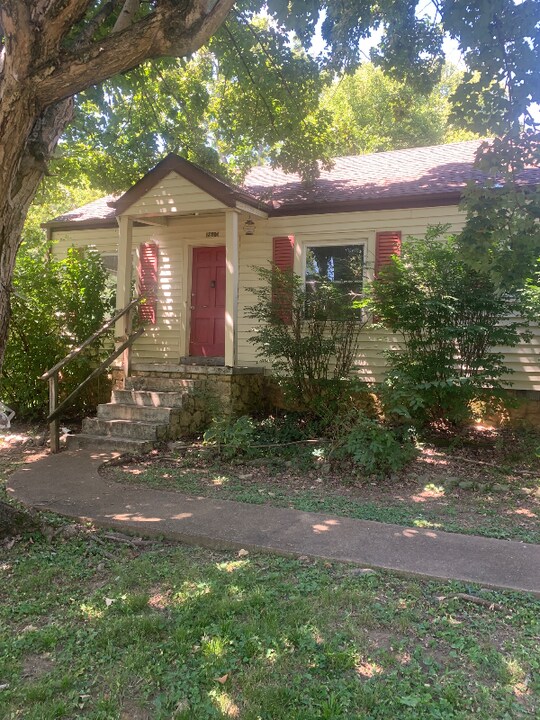 2610 Flamingo Dr in Nashville, TN - Building Photo