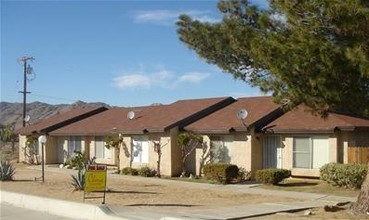 57456 Lupine Dr in Yucca Valley, CA - Building Photo - Building Photo