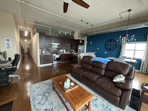 1224 W Van Buren St, Unit Apt 713 in Chicago, IL - Foto de edificio - Building Photo