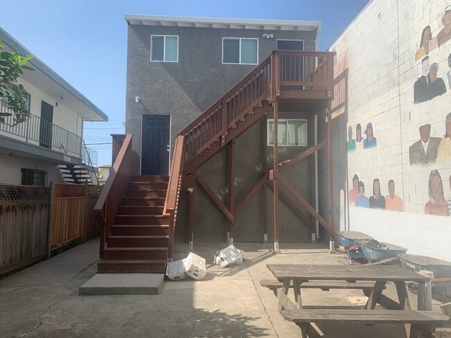 1356 53rd Ave in Oakland, CA - Foto de edificio - Building Photo