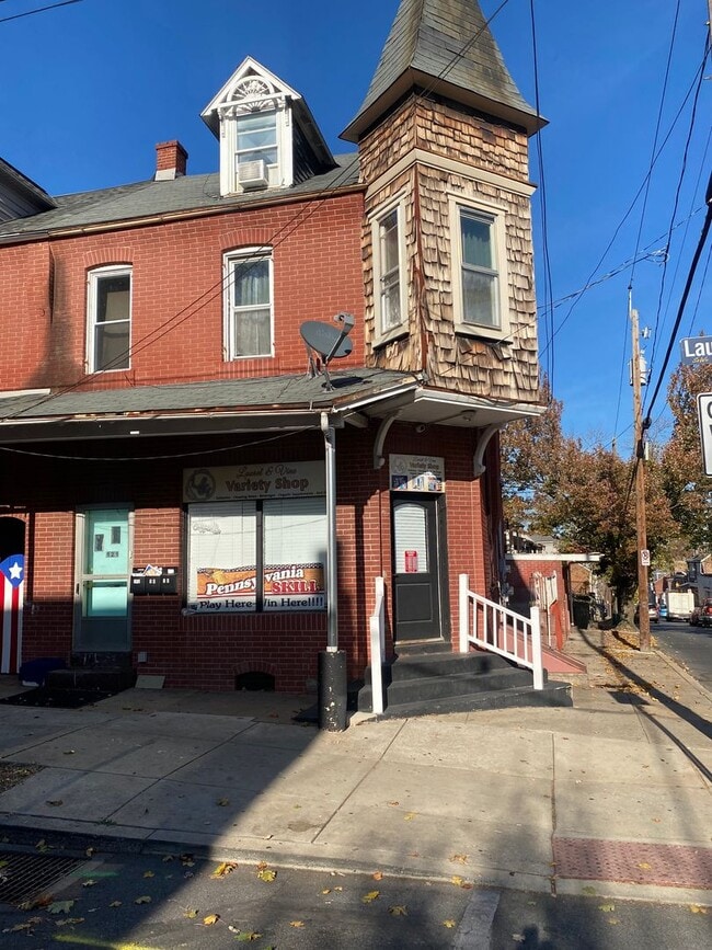 121 Laurel St