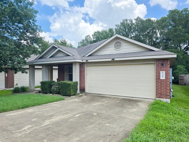 property at 5125 English Glade Dr