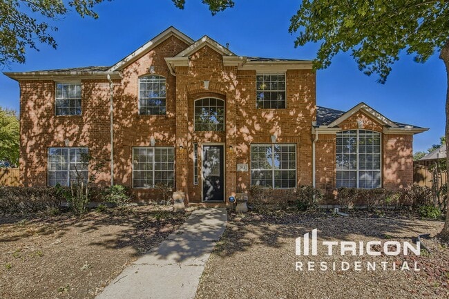312 Salisbury Ln in Flower Mound, TX - Foto de edificio - Building Photo