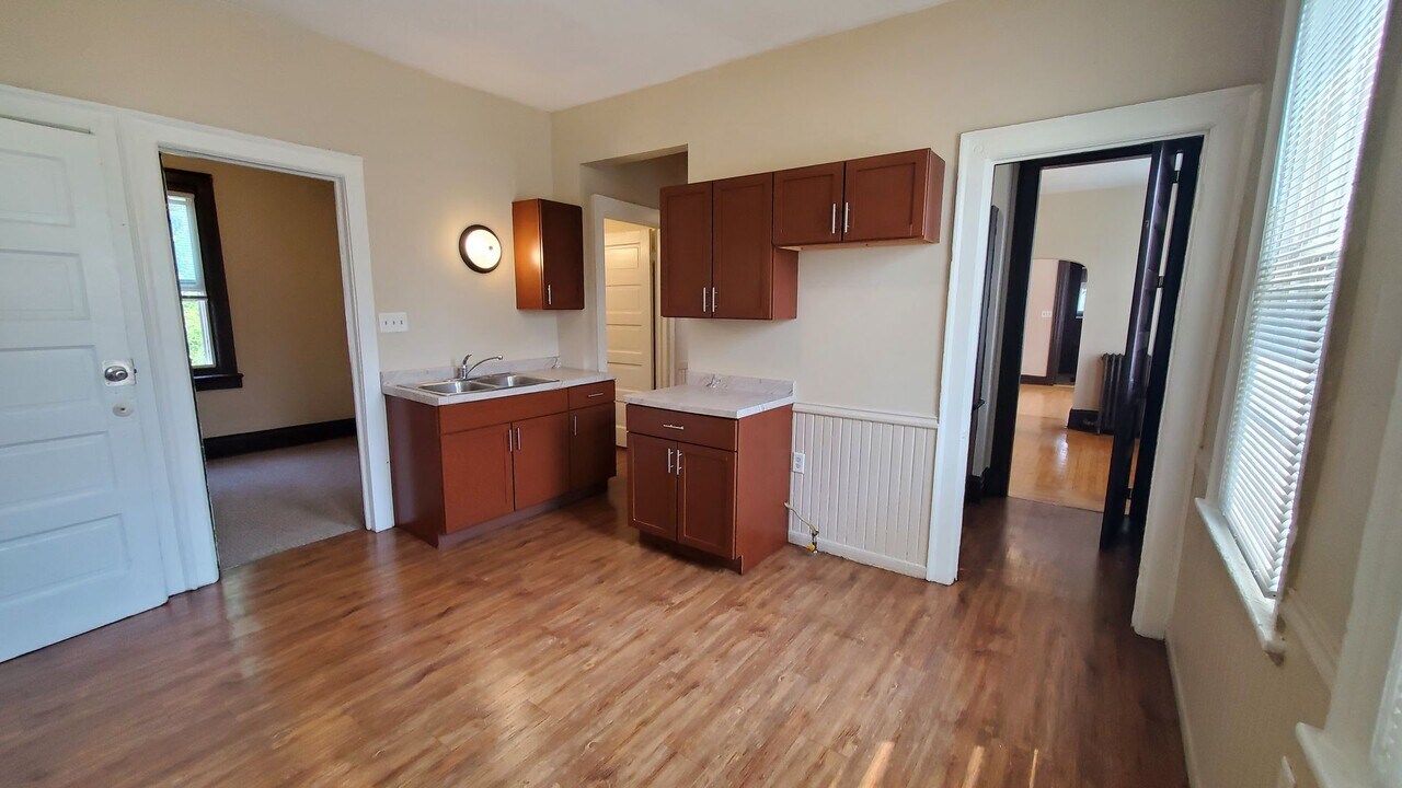 825-825 S 11th St in Milwaukee, WI - Building Photo