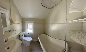 31 Loomis St, Unit 3 in Burlington, VT - Building Photo - Building Photo