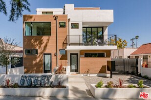 836 N McCadden Pl in Los Angeles, CA - Building Photo