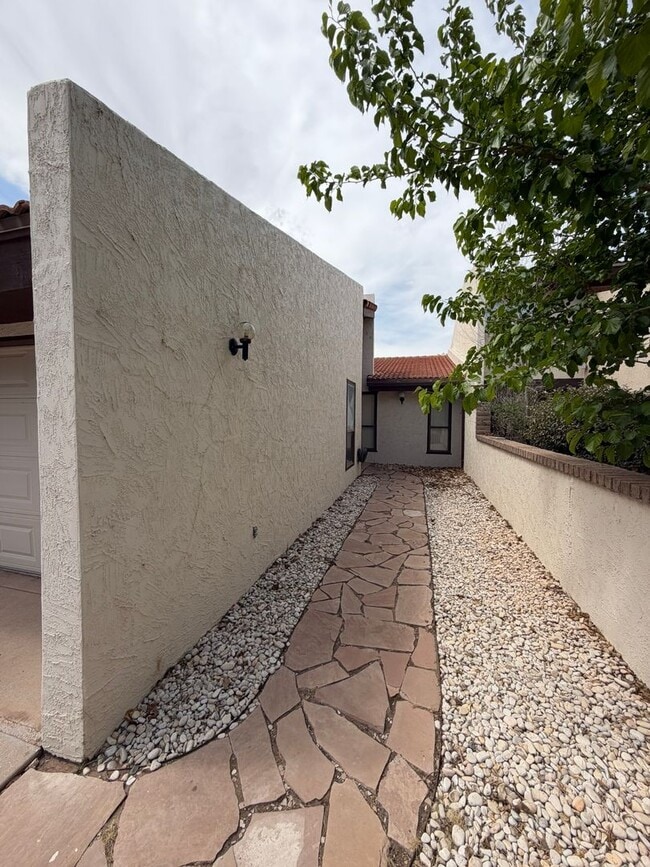 1413 Desert Willow Dr in Carlsbad, NM - Building Photo - Building Photo