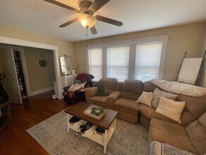 15 Irvington Rd, Unit 1 in Somerville, MA - Foto de edificio - Building Photo