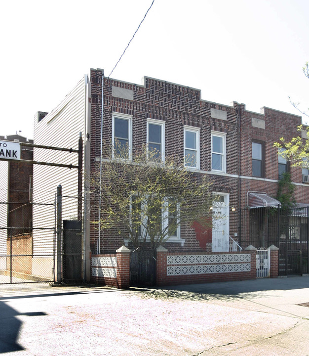 616 Pennsylvania Ave in Brooklyn, NY - Building Photo