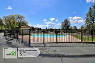 300 Boulder Creek Dr, Redding, CA 96003 in Redding, CA - Foto de edificio - Interior Photo