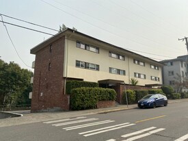 4636 22nd Ave NE, Unit 4 in Seattle, WA - Building Photo