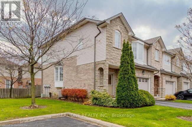 232-232 Stonehenge Dr in Hamilton, ON - Building Photo - Building Photo