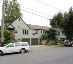 Pembrooke Gardens Condominiums in Portland, OR - Building Photo - Building Photo