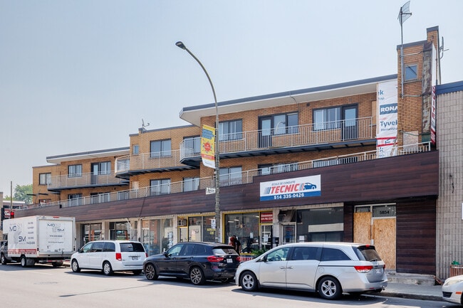 5810-5840 Gouin O in Montréal, QC - Building Photo - Building Photo