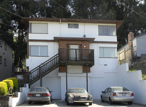 6518 Outlook Ave in Oakland, CA - Foto de edificio - Building Photo