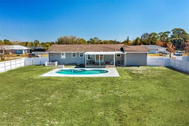 323 Greenwood Ave in Lehigh Acres, FL - Building Photo - Building Photo