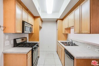 3328 Oakhurst Ave in Los Angeles, CA - Building Photo - Building Photo