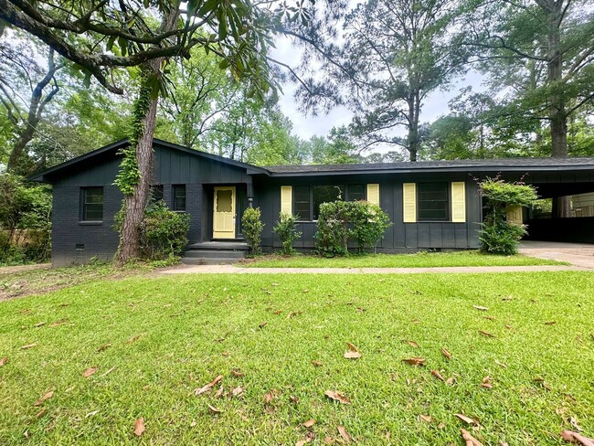 property at 2034 Cherokee Dr
