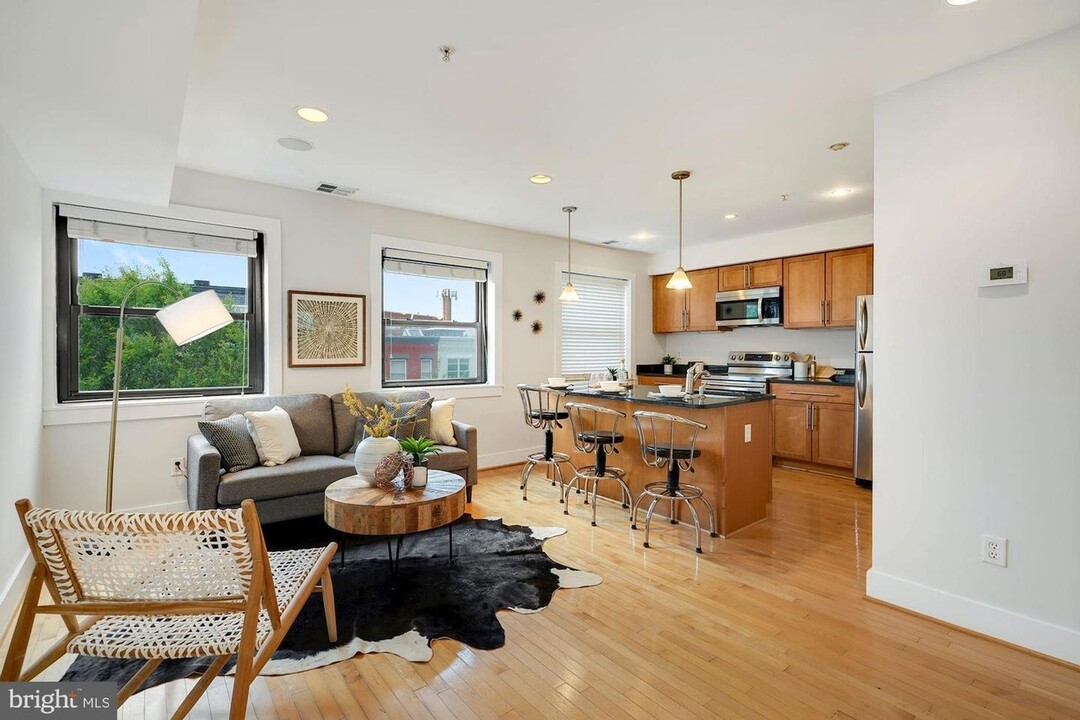 1323 K St SE, Unit 301 in Washington, DC - Building Photo