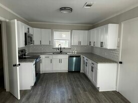 209 Pendleton St in Farmersville, TX - Building Photo