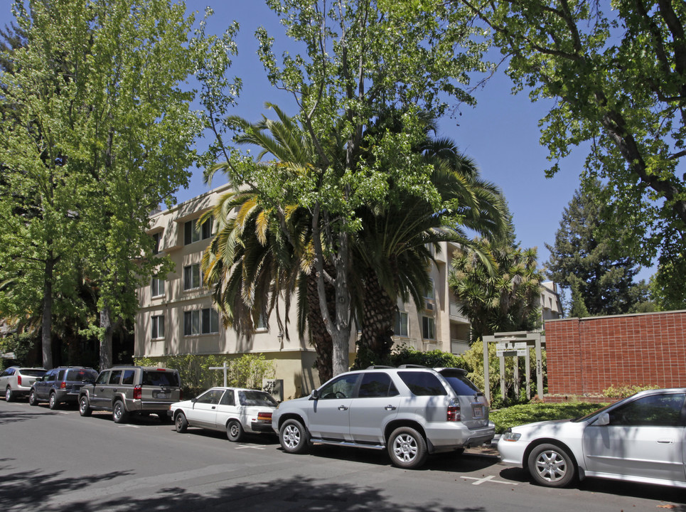 Cowper Apartments in Palo Alto, CA - Building Photo