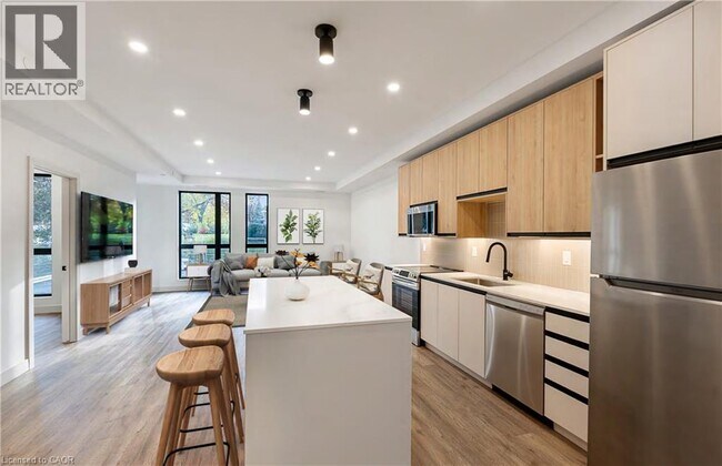 4390 Hillview Dr in Beamsville, ON - Building Photo - Building Photo