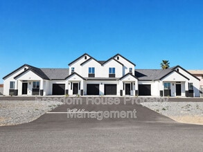 384 Erin St in Pahrump, NV - Building Photo - Building Photo