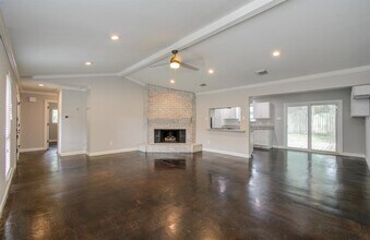 9426 Charter Ridge Dr in Houston, TX - Foto de edificio - Building Photo