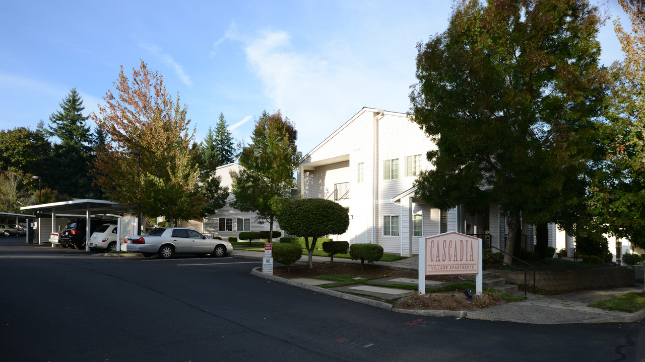 Cascadia Village in Sandy, OR - Foto de edificio