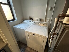 3400 W Evergreen Ave, Unit 1F in Chicago, IL - Building Photo - Building Photo