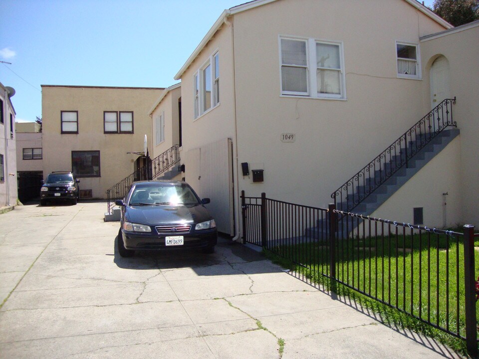 1049 45th St in Emeryville, CA - Building Photo