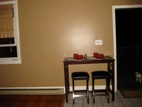 57 Washington Ave, Unit 2 in Rensselaer, NY - Foto de edificio - Building Photo