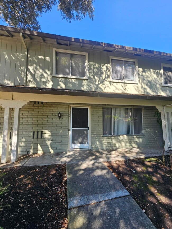 property at 68 Fountainhead Ct
