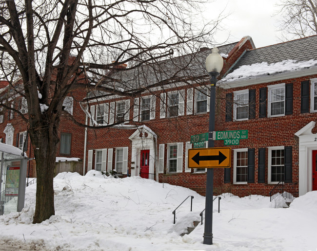 2646 39th St NW in Washington, DC - Building Photo - Building Photo