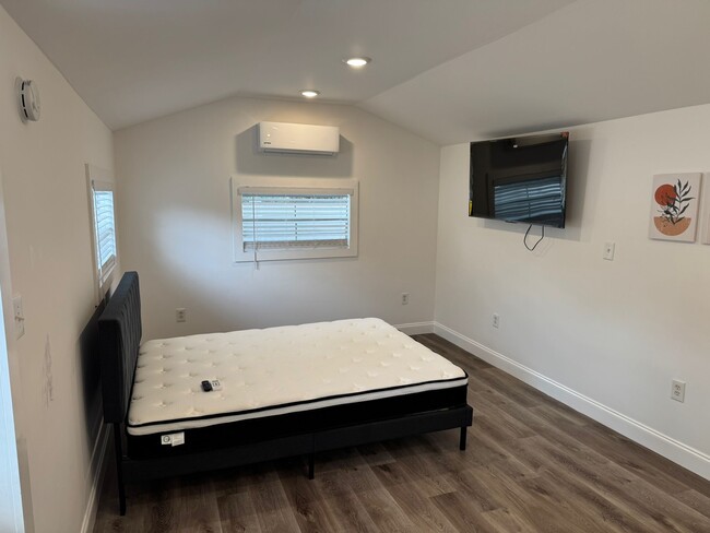 1325 E Main St, Unit Apt 3