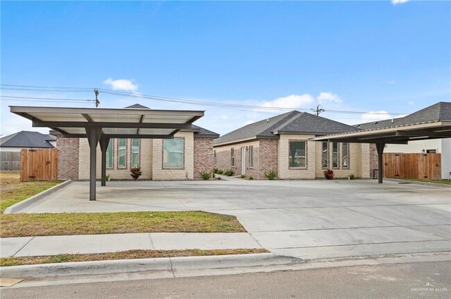 16 Xanthia S St in Alton, TX - Building Photo - Building Photo