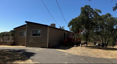 13600 Pino Ct in La Grange, CA - Building Photo - Building Photo