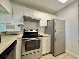 13204 Glenmoor Dr in West Palm Beach, FL - Building Photo