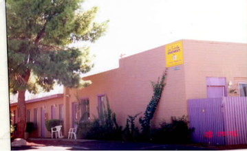 La Siesta Apartments in Tucson, AZ - Building Photo - Building Photo