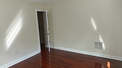 590 Township Line Rd, Unit 1 in Blue Bell, PA - Foto de edificio - Building Photo