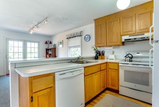 18 Atlantic Ave in Groton, CT - Building Photo - Building Photo