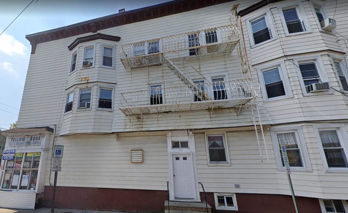 375 John F. Kennedy Blvd-Unit -2 in Bayonne, NJ - Building Photo