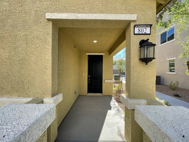 802 Spring Estates Ave in North Las Vegas, NV - Building Photo - Building Photo