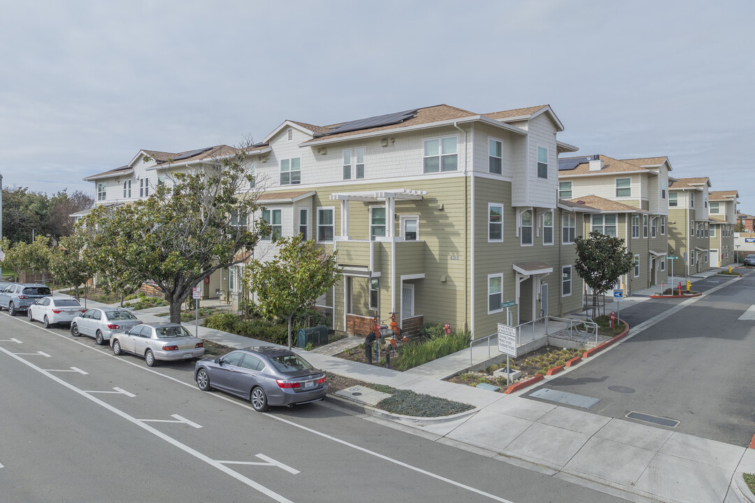 Central Commons in Fremont, CA - Building Photo