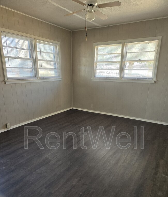 1106 E Broadway St in Brownfield, TX - Building Photo - Building Photo