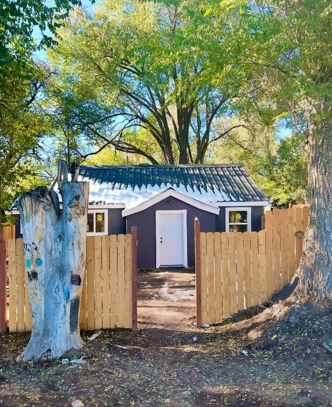 property at 1128 S El Paso St