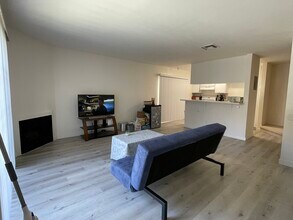 112 S St Andrews Pl, Unit # 2 in Los Angeles, CA - Building Photo - Building Photo