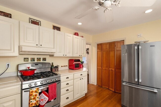 18 Newcastle Rd, Unit 18 in Boston, MA - Building Photo - Building Photo