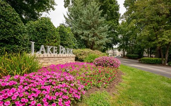 Lake Park Apartments in Kernersville, NC - Foto de edificio - Building Photo