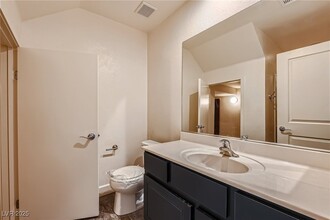 9336 Hilgard Ave, Unit 1 in Las Vegas, NV - Building Photo - Building Photo